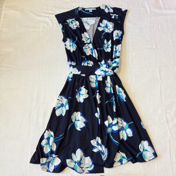 Draper James Dresses & Skirts - Draper James Navy Blue White Floral Faux Wrap Dress Cap Sleeve Size S